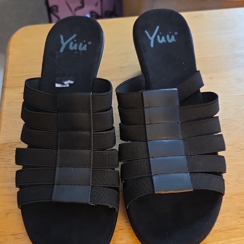 Yuu Black Mules Sleek Minimalist Design